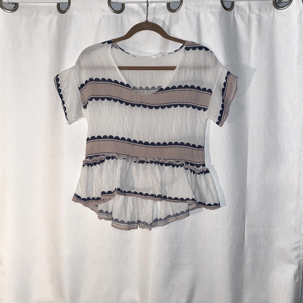 Cutesy top with ruffle